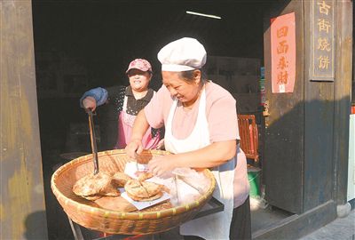 盐城东台市千年安丰古街迎来大批游客