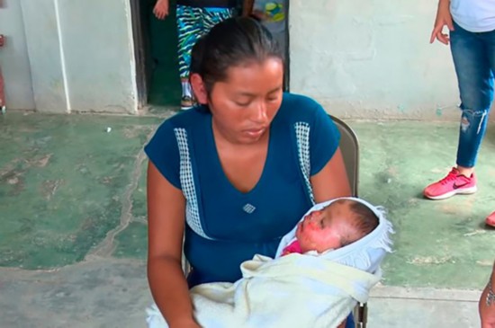 洪都拉斯一被宣告死亡女婴葬礼上突然复活