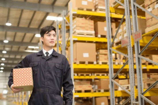 中国快递员平均工资6200,双11挣得更多