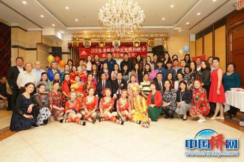 中国侨网图为与会人员合影留念　钟欣　摄