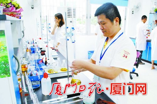 厦门历年gdp_2017年厦门统计公报：GDP总量4351亿常住人口增加9万附图表