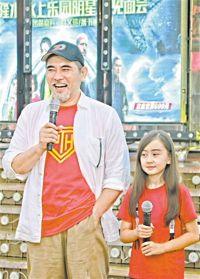 《巨齿鲨》中演李冰冰父亲 赵文瑄：我毫无违和感