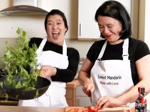 中國僑網Helen（左）和Lisa。（英國《華聞周刊》微信公眾號 資料圖）