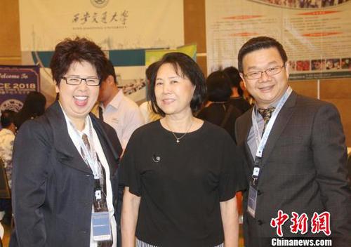圖為主辦單位印尼智民學院(Cerdas Bangsa College)院長陳玉蘭博士(左一)。　林永傳 攝