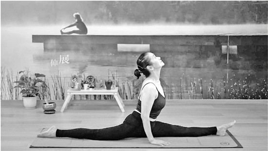 七旬奶奶考出国际瑜伽教练证