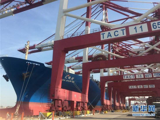 (在习近平新时代中国特色社会主义思想指引下——新时代新作为新篇章·图文互动)(1)“收费员”变身“服务员”——天津港降费提效改革观察