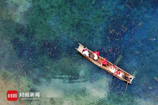 泸沽湖秋意阵阵浓 凉爽好惬意