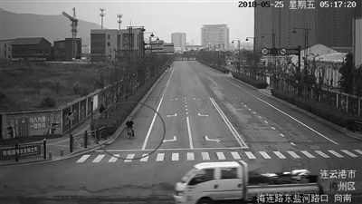 纵火焚车案牵出婚外情 连云港警方抓4名嫌疑人