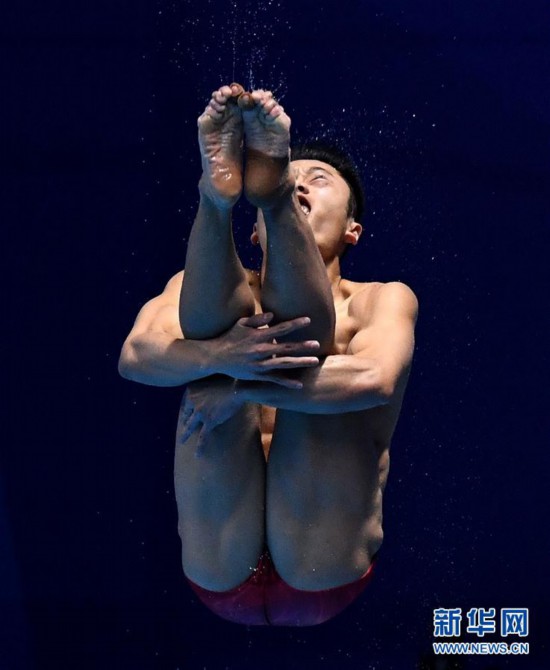 跳水男子1米板:中国选手包揽冠亚军