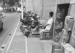 石家庄:人行道上惬意行走,咋就成难题