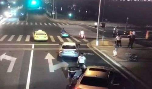 江苏检方详解昆山砍人案:为何属正当防卫