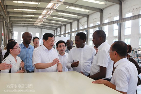 肯尼亚工贸部部长皮特·蒙亚率团来海螺集团考