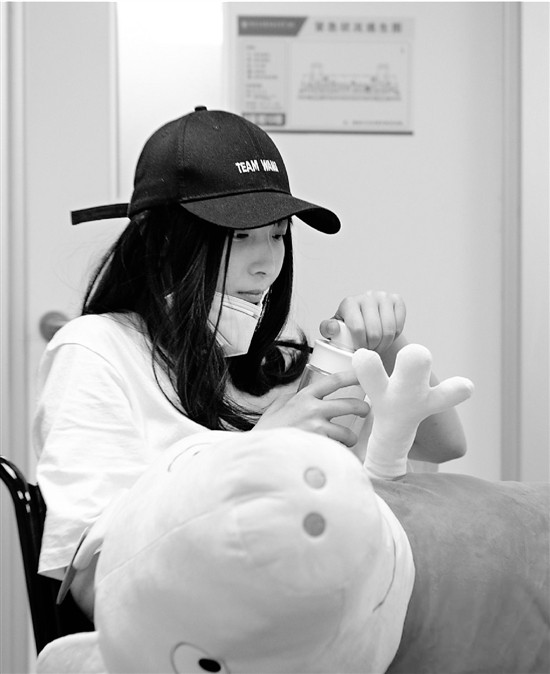 白血病游戏女主播璎璎出院 曾让胡歌牵挂