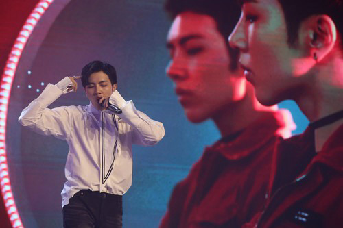 秦奋生日见面会火热开趴 福利多多粉丝被宠溺