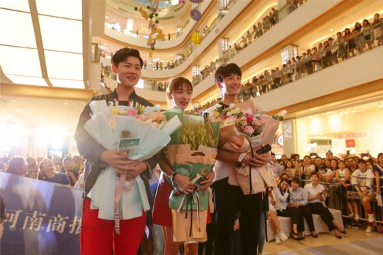 《说走就走》空降郑州 牛骏峰逗趣京腔河南话