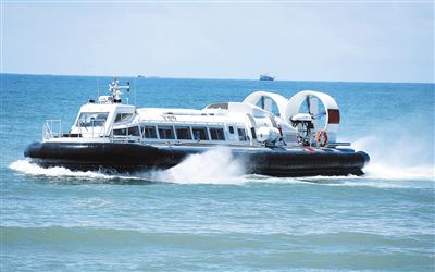 气垫船“登陆”三亚景区