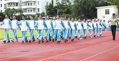 海南高一三亚新生风姿会长军训展中学17还高中女生身高学校吗岁图片
