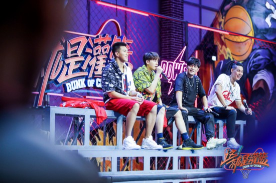 《这就是灌篮》李易峰郭艾伦玩心大起 周杰伦