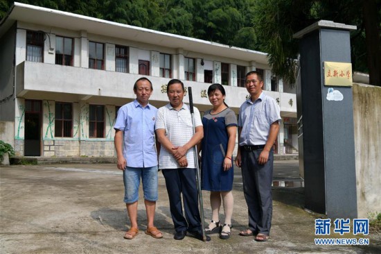 (图片故事)(5)坚守三尺讲台的筑梦人
