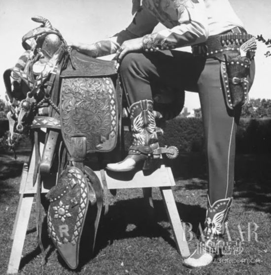 秋季踏出时髦第一步,靠的是这双男人的短靴?