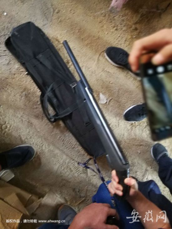 当涂警方缉毒“大片”:高速设伏 枪口顶头迫降