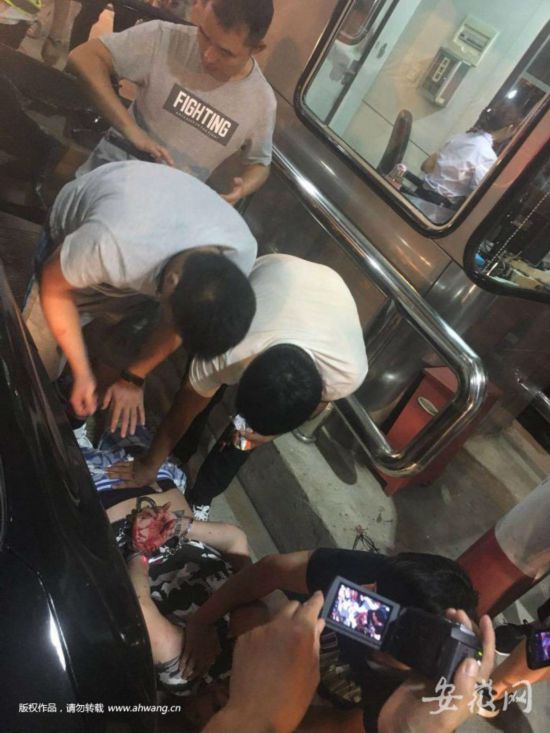 当涂警方缉毒“大片”:高速设伏 枪口顶头迫降