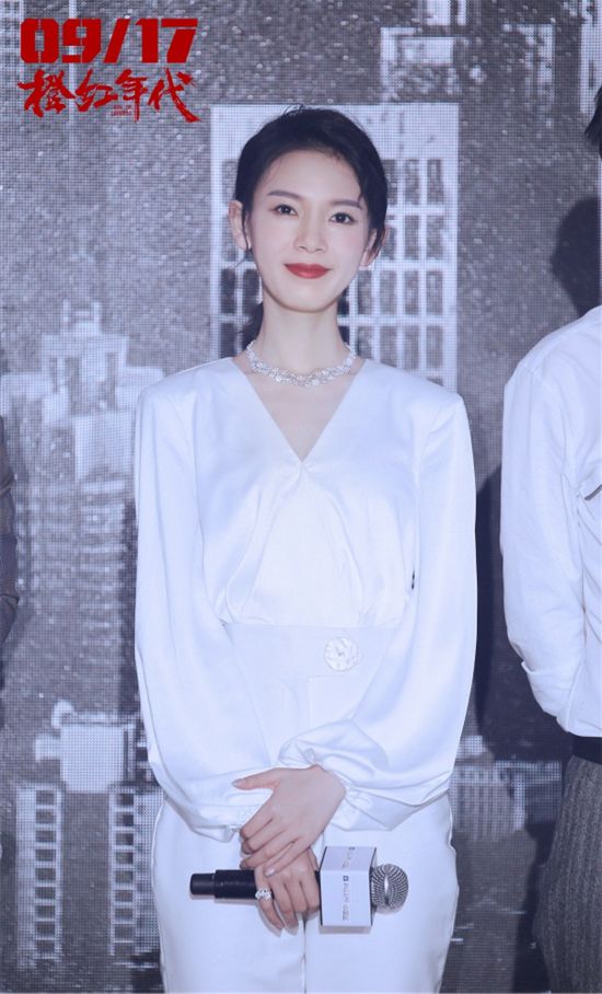 《橙红年代》开播发布会 陈伟霆被马思纯称老