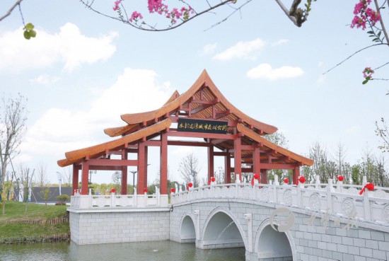 国内平原地区最长玻璃栈道亮相盐城大丰