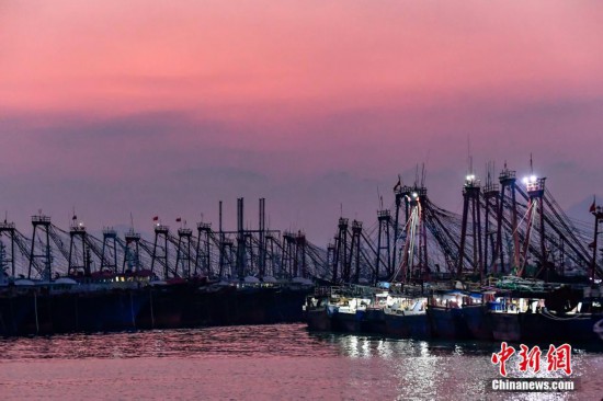 台风山竹逼近 广西沿海数千艘渔船回港避台风