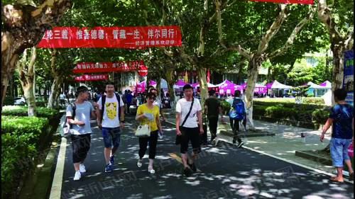 泸州化工职业技术学校“迎新生”绿荫大道_副本