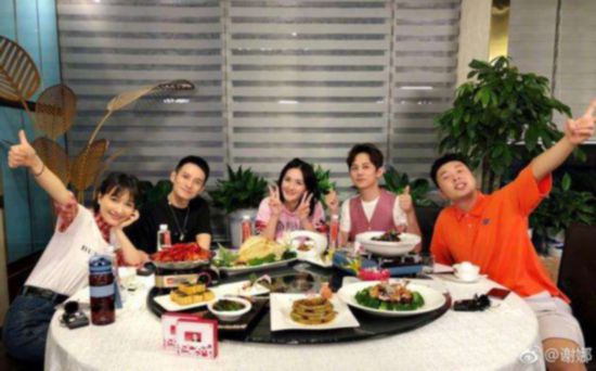 谢娜晒家乡美食 提前感受节日氛围