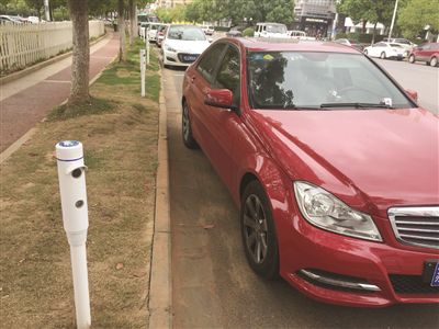 路边停车智能视频桩首现南京 自动计费手机支