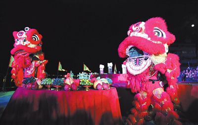 海棠湾近千名游人穿越回64年前中秋庙会