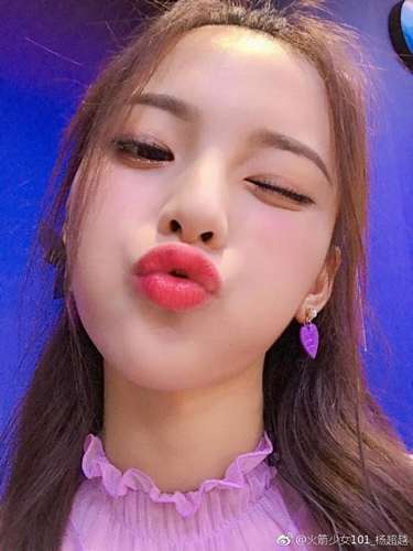 段奥娟转发车祸现场视频 里面竟有队友杨超越