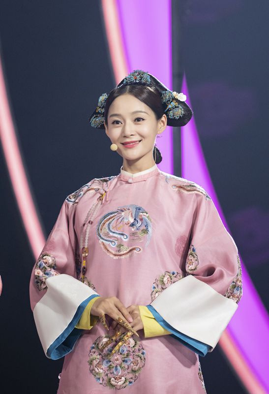 王媛可亮相中秋晚会现呆萌舞步 网友:纯妃你变