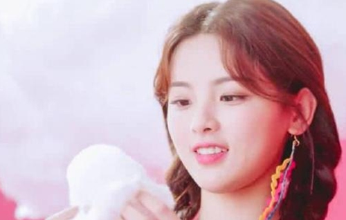 杨超越首支单曲曝光!网友:简直像开挂!--山东频