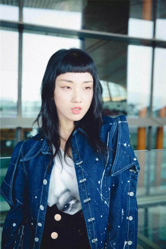 火箭少女101队长yamy征战巴黎时装周--安徽频