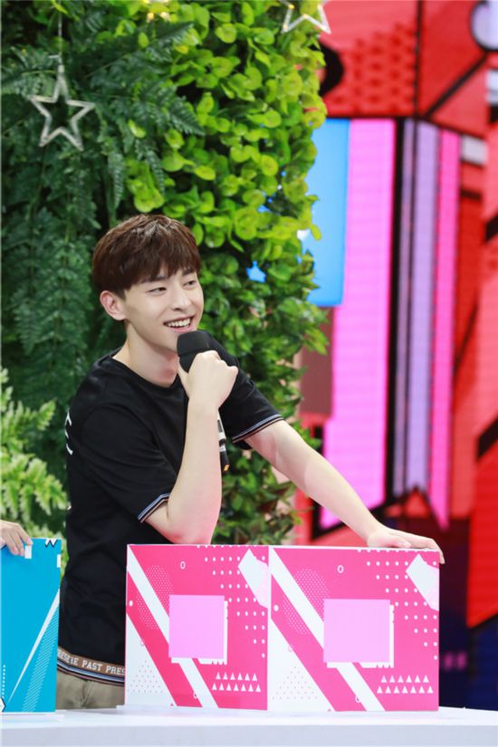 《快乐大本营》邓伦甜蜜献唱 陪你嗨翻国庆!