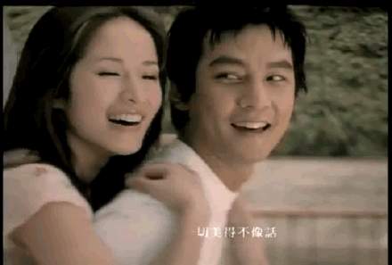 吴彦祖萧亚轩2002年旧照曝光 合拍MV青涩好看