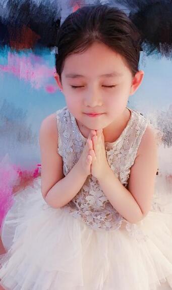 娱乐圈都在等她长大 小姑娘怎么这么可爱!