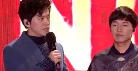 李健为旦增尼玛拉票激情四射 遭调侃:像电视购物