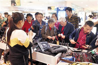 再见! 相伴15年的王府井解放碑店关门谢客
