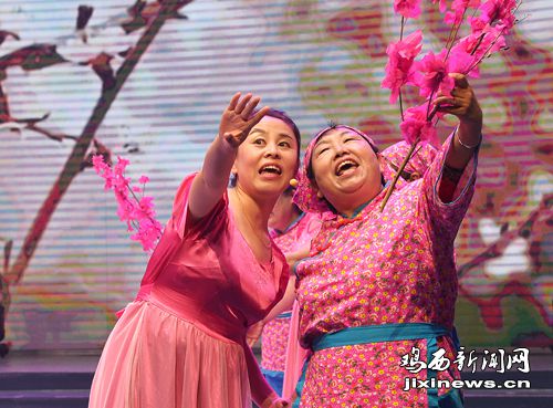 庆祝改革开放40年携手走进新时代 迎国庆群众