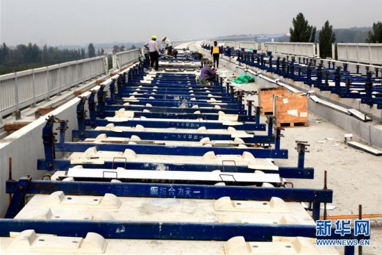 鲁南高铁无砟轨道施工持续推进