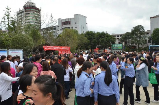 凯里市开展“全民健康生活方式”系列活动集中宣传