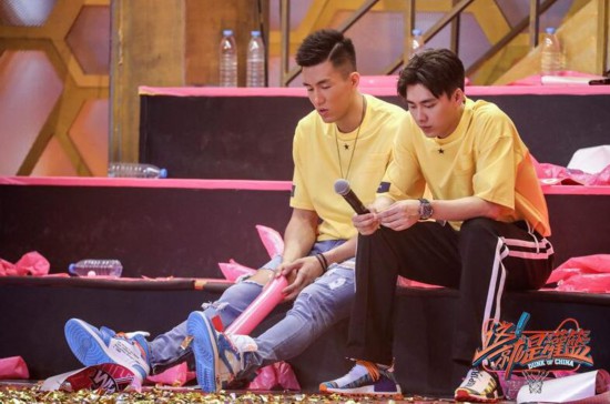 《这就是灌篮》李易峰送别球员 大魔王易建联