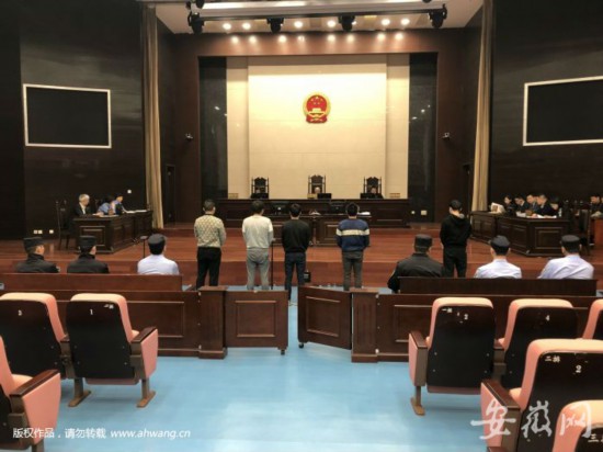 阜阳男孩“戒网瘾”身亡 特训学校五被告人受审