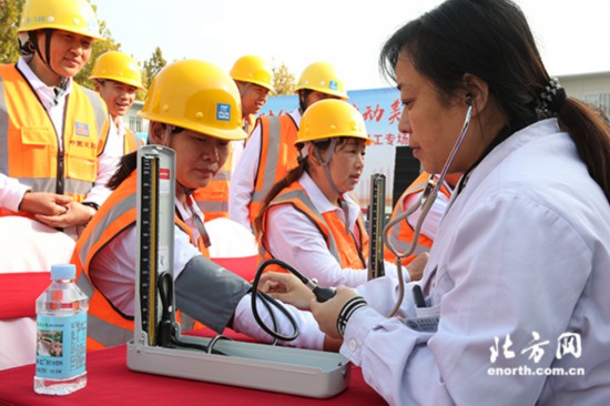 津市总工会慰问农民工专场活动走进中建三局天