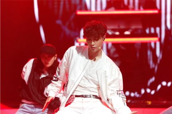 张艺兴《天天向上》暖心上线 分享新专背后故