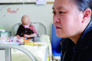多次化疗仍然坚强 盐城肿瘤宝宝安慰妈妈别哭